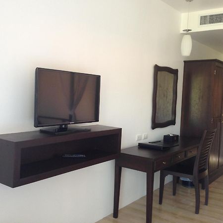 Blue Bay Resort - Access To Pool And Beach-Phuket & Krabi Ko Yao Eksteriør bilde A television set in a hotel room