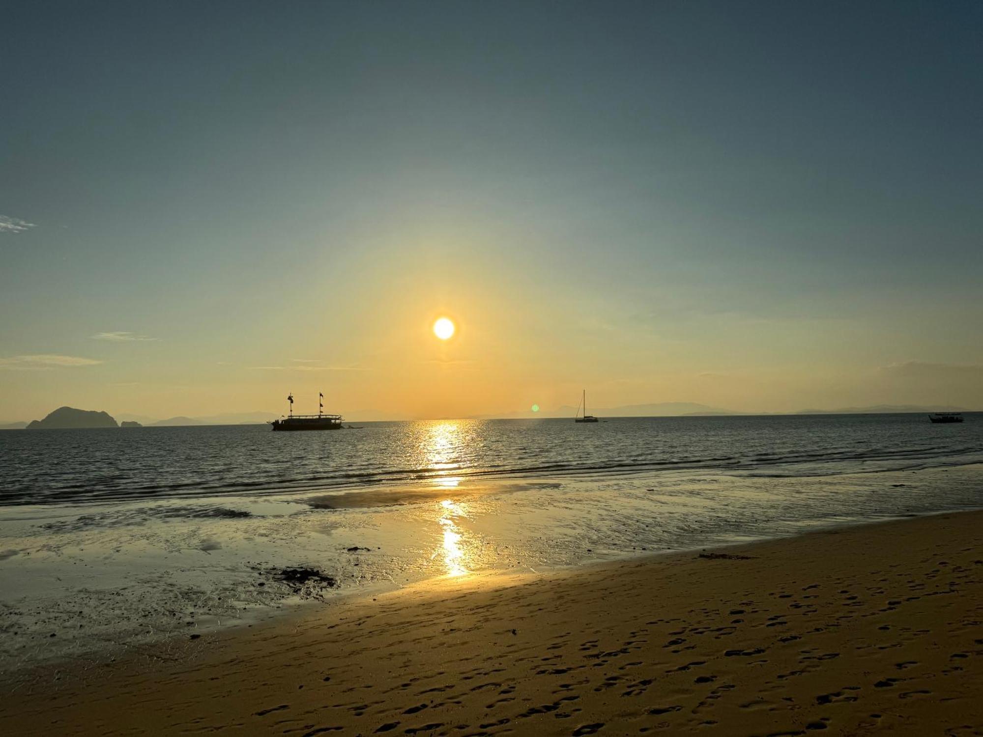 Blue Bay Resort - Access To Pool And Beach-Phuket & Krabi Ko Yao Eksteriør bilde Sunset at Tanjung Piai